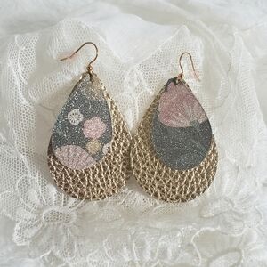 Nwt Tear Drop Faux Leather Gold Glitter Floral Flower Earrings